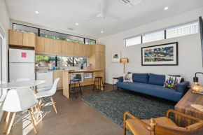 Unique Design 1-bedroom Apartment - 80 Walkscore!